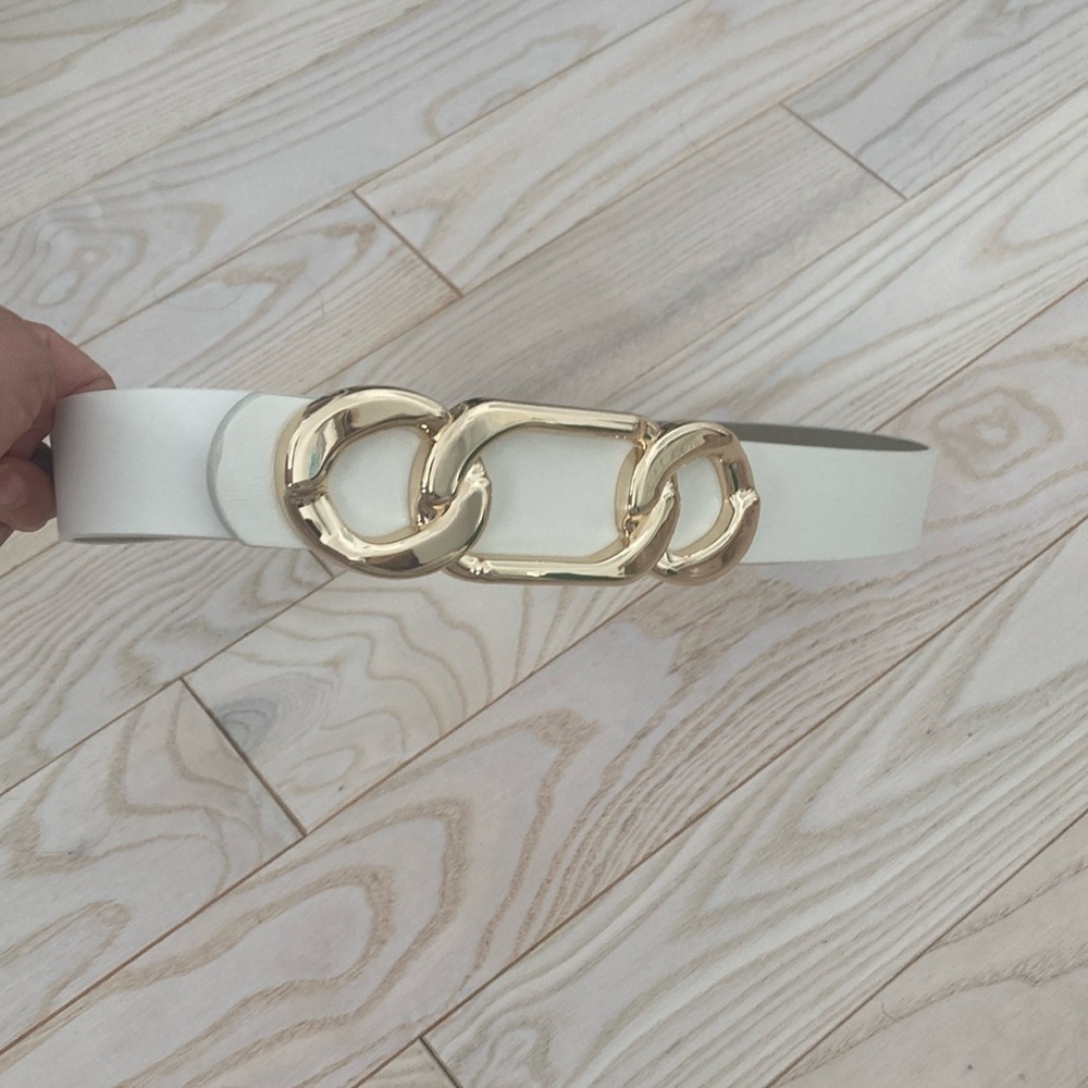 New with tags Express White and Gold Chain-Link Belt